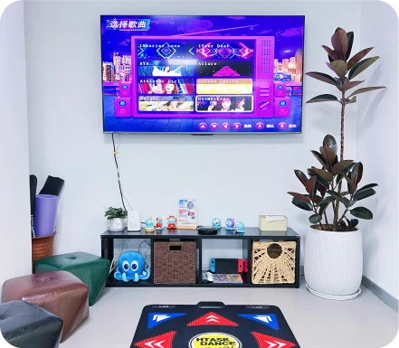 员工娱乐区的游戏屏幕与跳舞毯